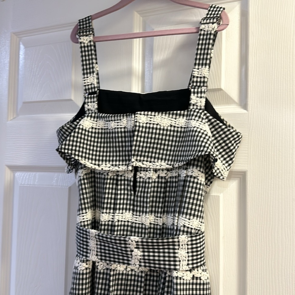 Adelyn Rae dress 🤍🖤 - Picture 6 of 10